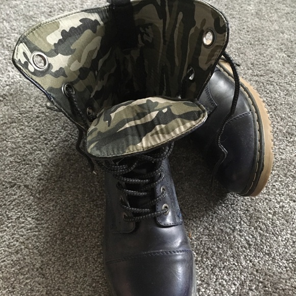 never-worn navy combat boots - size 9 - Picture 3 of 5